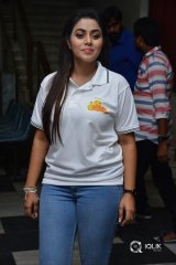 Poorna At Jayammu Nischayammu Raa Movie Promotions